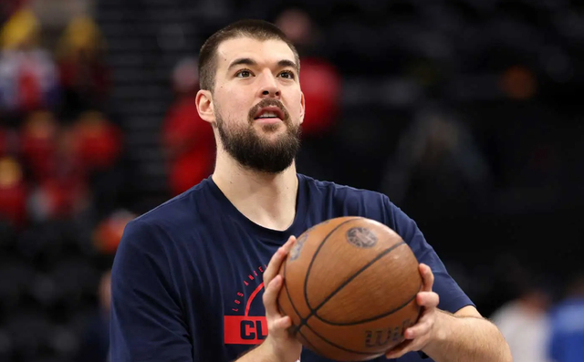 开云下载网址-保罗被裁倒计时？快船兜售两人有意3后卫：祖巴茨要价多个首轮签|克里斯·保罗|克里斯-保罗|德玛尔-德罗赞|克里斯-米德尔顿|洛杉矶快船队_新浪体育_新浪新闻