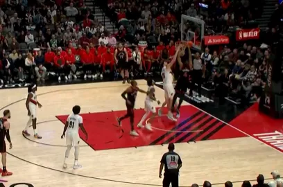 开云在线观看-巴恩斯顶着克林根双手暴扣得手,猛龙末节开局领先开拓者6分